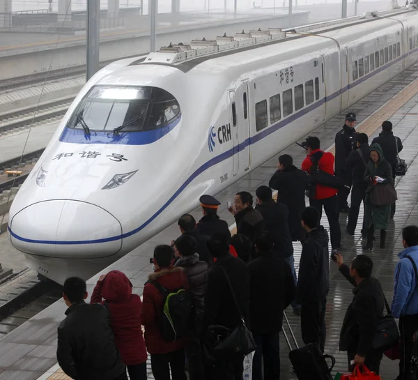 Crh China Railway High Speed Pociąg Przybywa Dworzec Kolejowy Luoyang — Zdjęcie stockowe