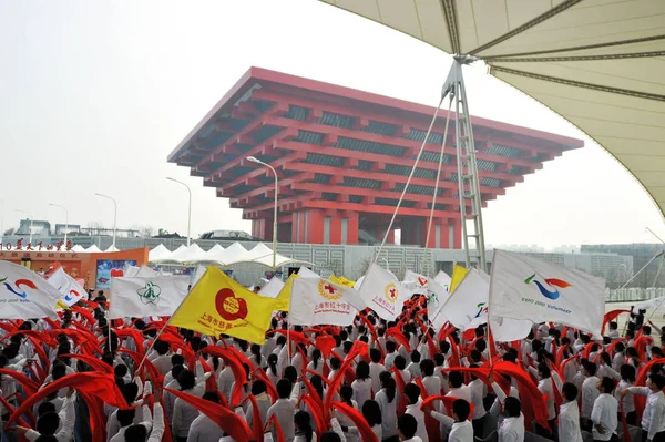 Frivilliga Dans Invigningen Händelsen Endags Shanghai Välgörenhetsstiftelse Framför Kina Paviljongen — Stockfoto