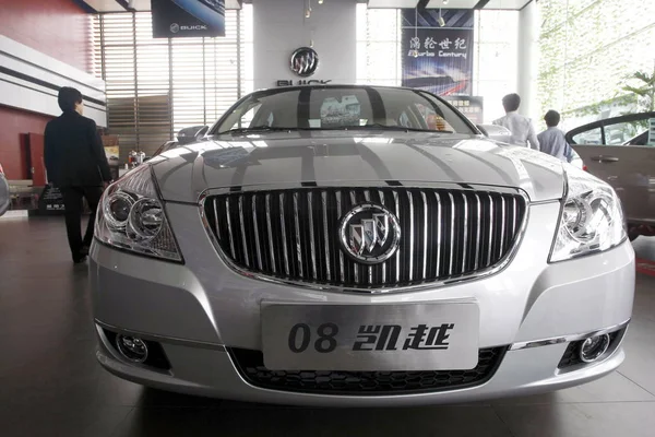 Buick Excelle Seen Sale Buick Dealership Shanghai China May 2010 — Stockfoto