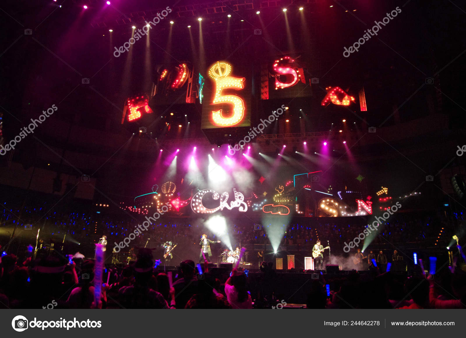 Members Taiwanese Rock Band Mayday Perform Concert Mayday 2012 World