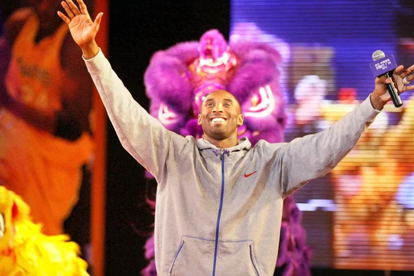 Нба Баскетболіст Кобі Брайант Лос Анджелес Лейкерс Вітає Китайських Шанувальників — стокове фото