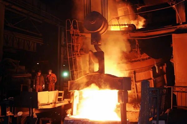 Trabalhadores Chineses Monitoram Produção Aço Fábrica Aço Dalian Special Steel — Fotografia de Stock