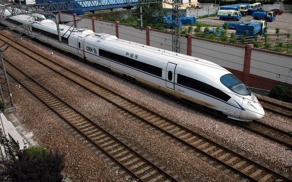 Crh China Railway High Speed Pociąg Opuszcza Shanghai Railway Station — Zdjęcie stockowe