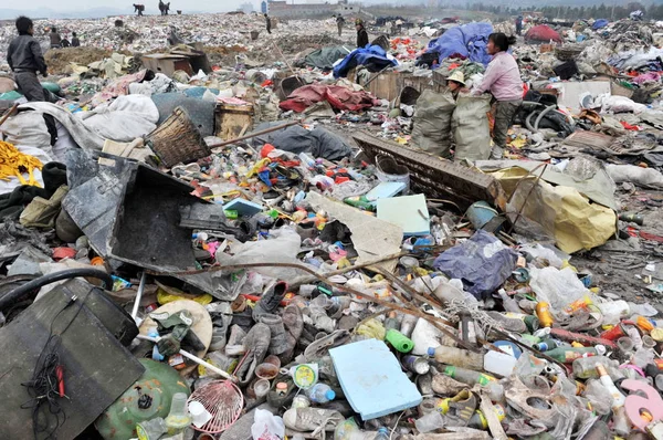 Chinesische Junker Durchsuchen Müll Auf Einer Mülldeponie Stadtrand Von Guiyang — Stockfoto