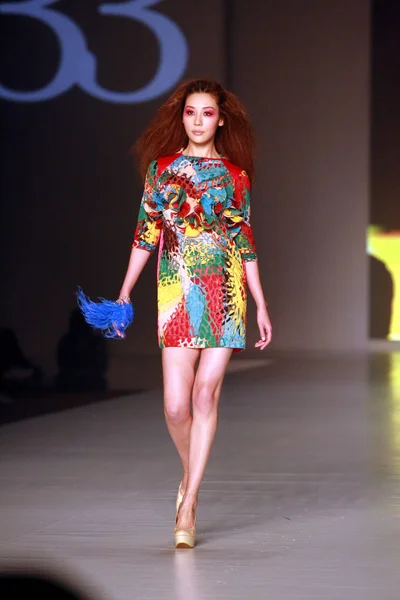 Hong Kong Modelu Mikki Yao Parady Pokazania Tworzenie Przez Japoński — Zdjęcie stockowe