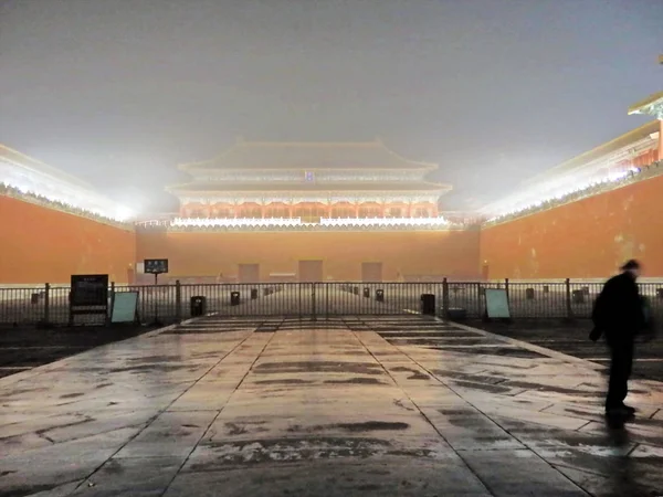 メリディアンゲートは中国 北京市にある紫禁城の濃霧で見られ 2011 月4日 — ストック写真