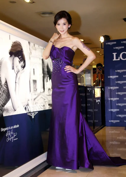 台湾のモデルで女優リン チーリン ポーズ台北 台湾の新しいロンジン専門店の開会式 2011 — ストック写真