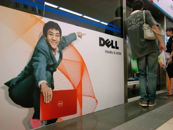 Reklama Laptopa Dell Jest Postrzegana Pociąg Metra Szanghaju Chiny Lipca — Zdjęcie stockowe