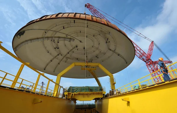 Cúpula Estrutura Contenção Para Reator Está Sendo Içada Local Construção — Fotografia de Stock