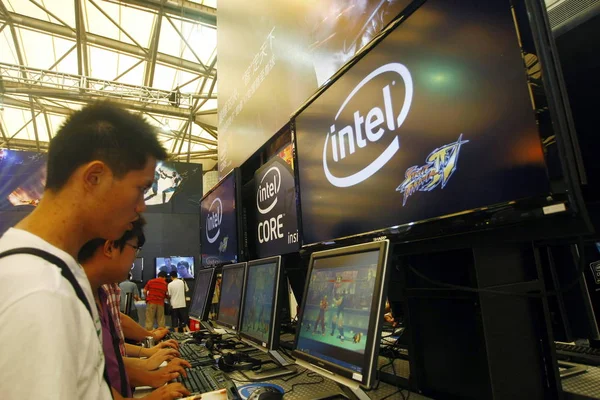 Bezoekers Spelen Online Games Stand Van Intel Tijdens China Digital — Stockfoto