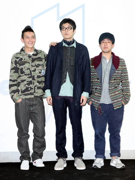 左から 香港の歌手で俳優のエジソン チェン 日本人デザイナーの倉石和樹 パートナーのケビン プーンが 2011年12月15日 台北のヘザー グレイ ウォール — ストック写真