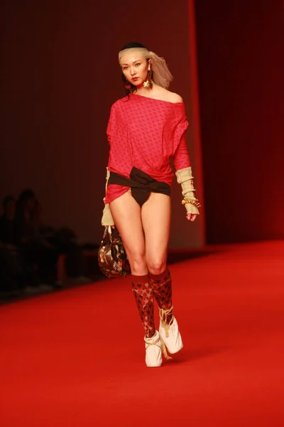 Modell Parader Skapelse Brittiska Modedesignern Vivienne Westwood Den Hong Kong — Stockfoto