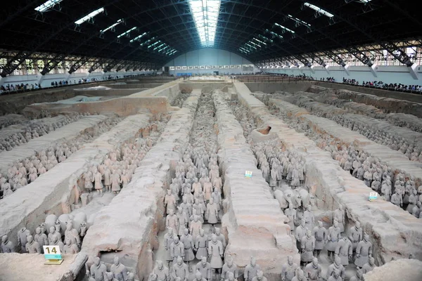 Guerreros Terracota Exhiben Museo Los Guerreros Caballos Terra Cotta Qin — Foto de Stock