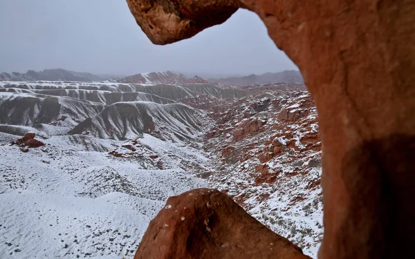 Landschap Van Danxia Landvorm Bedekt Met Sneeuw Tijdens Spring Festival — Stockfoto