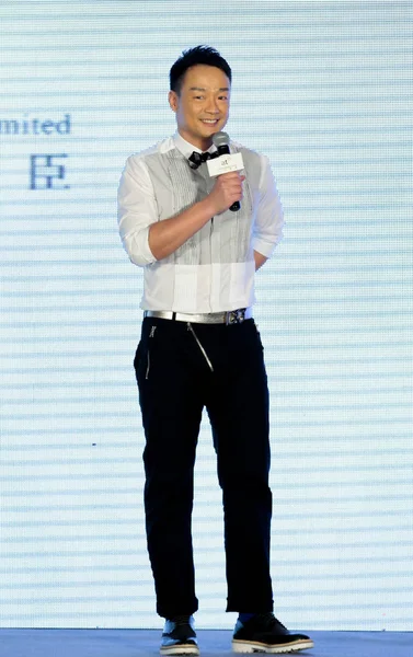 香港演员黄河 于2011年12月19日在中国北京举行的 Atn 人才管理有限公司开幕典礼上致辞 — 图库照片
