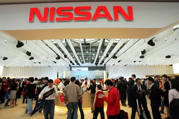 Menigten Van Bezoekers Zijn Zien Stand Van Nissan 13E Shanghai — Stockfoto