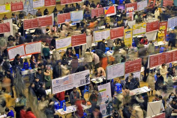 Candidatos Emprego Chineses Procuram Emprego Uma Feira Emprego Cidade Huai — Fotografia de Stock