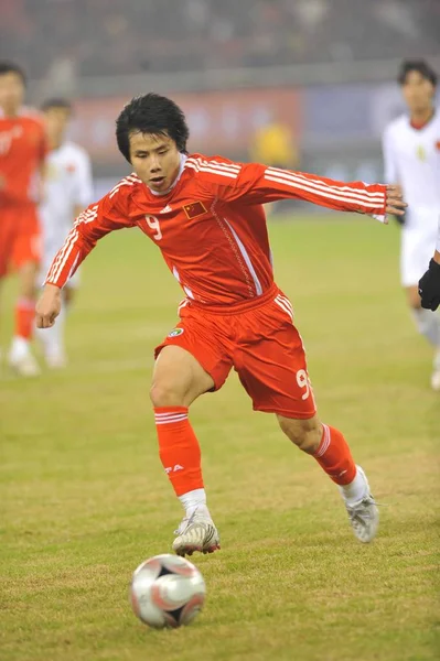 File Chinas Hao Junmin Compete Con Giocatore Calcio Vietnamita Invisibile — Foto Stock