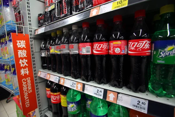 Bottles Coca Cola Coke Seen Sale Supermarket Shanghai China January — Stock Photo, Image