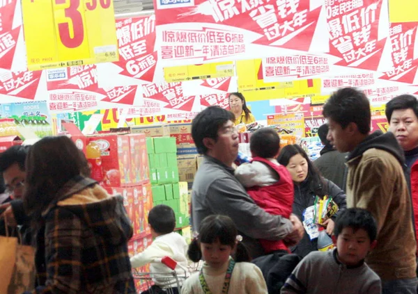 Kinesiska Kunder Butik För Produkter Till Försäljning Stormarknad Peking Kina — Stockfoto