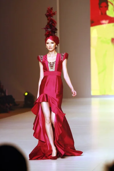 Modella Cinese Wandan Sfila Mostrare Creazione Della Fashion Desinger Dorian — Foto Stock
