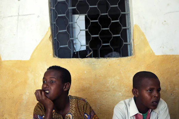 Somalijskich Dzieci Odpoczynku Poza Domem Garowe Puntland Państwa Somalia Styczeń — Zdjęcie stockowe