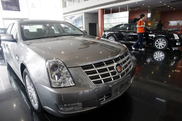 Cadillac Sls Visto Venda Uma Concessionária Cadillac Xangai China Maio — Fotografia de Stock