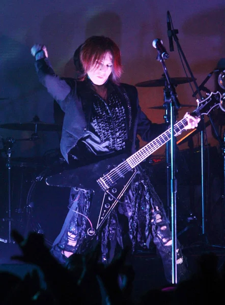 Sugizo Gitarzysta Japońskiego Heavy Metalowego Zespołu Japan Wykonuje Koncercie Taipei — Zdjęcie stockowe