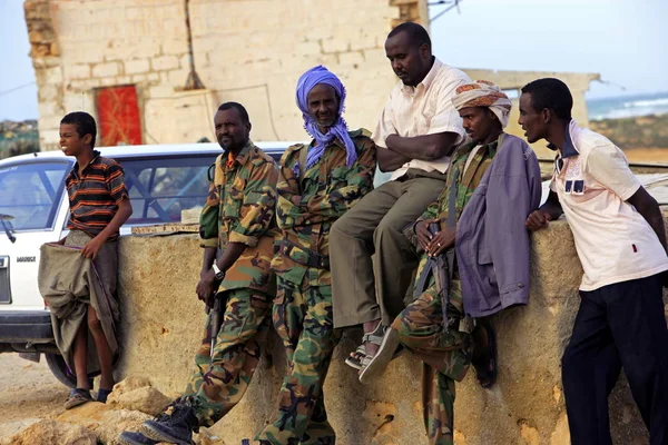 Beväpnade Somaliska Regerings Soldater Står Vakt Gata Bosaso Boosaaso Somalia — Stockfoto