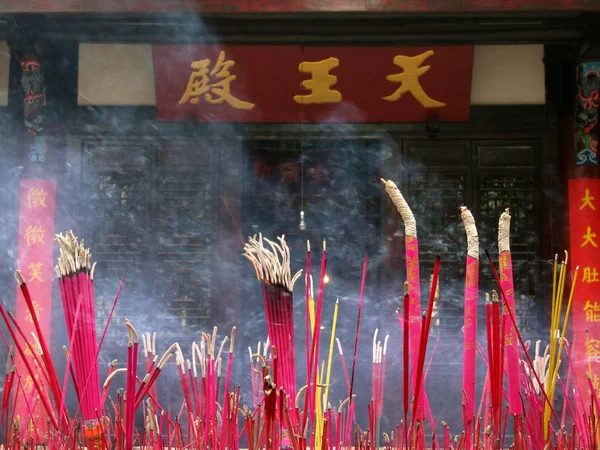 Rökelser Ses Brinnande Framför Hall Heavenly Kings Zhaojue Temple Chengdu — Stockfoto