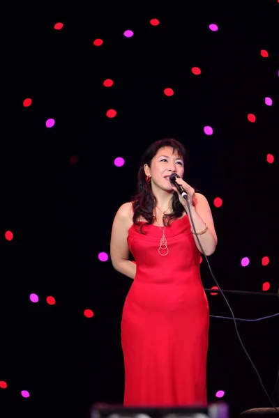 Japonský Jazzový Zpěvák Ono Lisa Provádí Během Jejího Koncertu Šanghaji — Stock fotografie