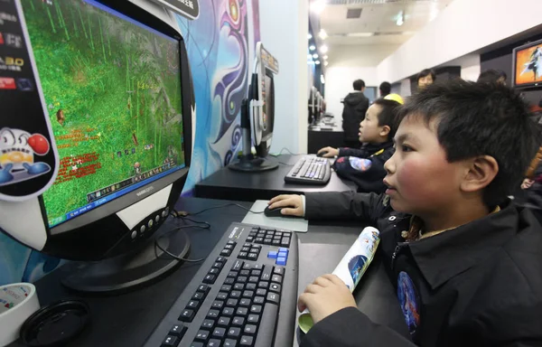 Chinese Kids Play Online Games Exhibition Beijing China December 2009 — Stock Photo, Image