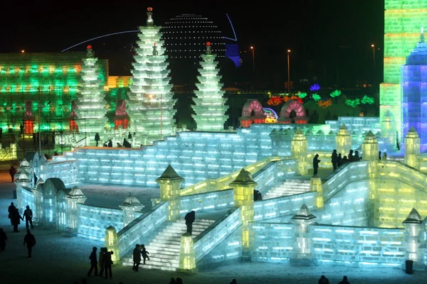 Visitors Look Ice Sculptures Opening Ceremony 26Th Harbin International Ice — Stock Photo, Image