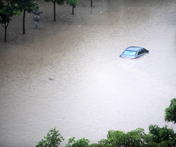 Автомобиль Замечен Частично Затопленным Наводнении Округе Хуань Город Цюаньчжоу Юго — стоковое фото