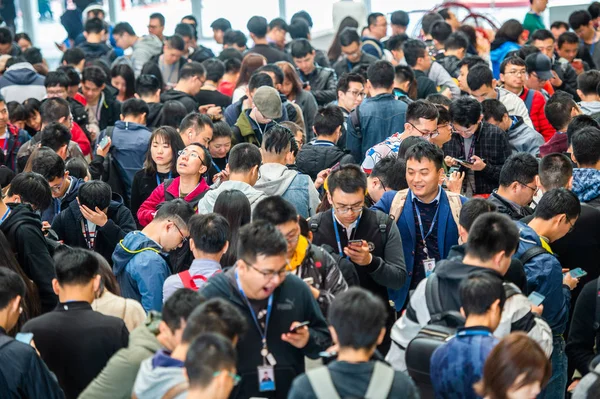 Les Employés Géant Chinois Internet Tencent Font Queue Pour Obtenir — Photo