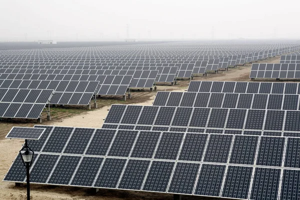 Paneles Solares Ven Una Central Energía Solar Megavatios Shizuishan Noroeste —  Fotos de Stock