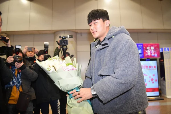 Корейський Футболіст Кім Дже Прибуває Пекінського Міжнародного Столичного Аеропорту Після — стокове фото
