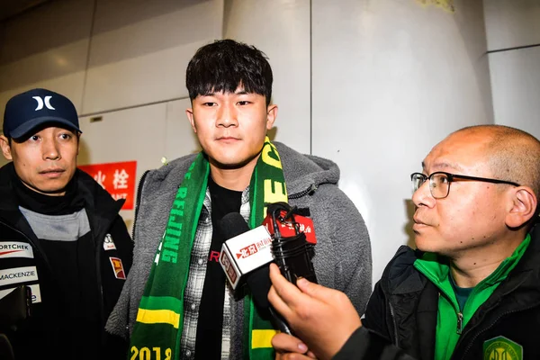 2019年2月8日 韩国足球运动员金敏杰从全北现代汽车搬到中国北京国安后抵达北京首都国际机场 — 图库照片