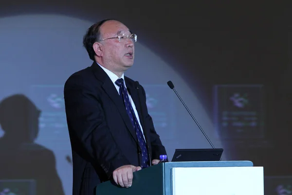 Huang Quifan Burmistrz Miasta Chongqing Mówi Podczas Forum Finansów Międzynarodowych — Zdjęcie stockowe