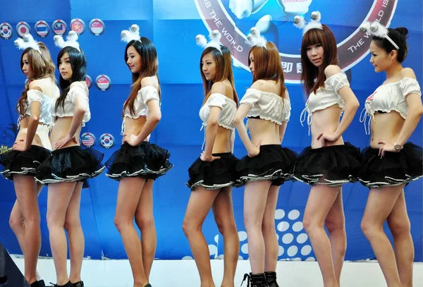 File Young Sexy Modelos Chineses Posar Para Promover Jogo Online — Fotografia de Stock
