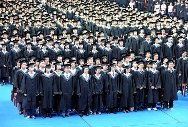 Kinesiska Studenter Ses Examen Vid Huazhong University Science Technology Wuhan — Stockfoto