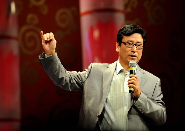 Presentador Televisión Chino Bai Yansong Habla Durante Una Ceremonia Shenyang — Foto de Stock