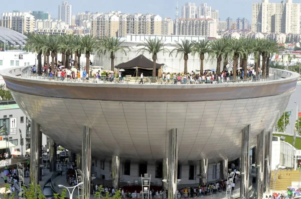 Visitantes Recorren Jardín Azotea Del Pabellón Arabia Saudita World Expo — Foto de Stock