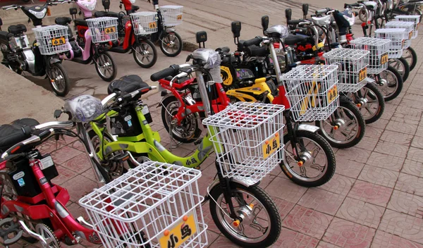 File 자전거는 2009년 12월 10일 허난성 탕인에서 판매되고 있습니다 — 스톡 사진