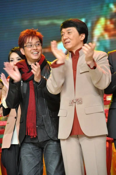 香港カンフー スター Jackie Chan 香港歌手アラン タムはショーの間に Smg 春祭ガラ テレビ中国上海市で 2010 — ストック写真