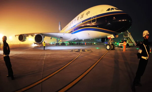 Personnel Local Est Par Airbus A380 China Southerns Aéroport International — Photo