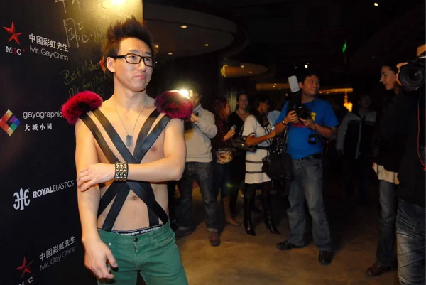 Simon Wang Participante Gay China Concurso Poses Para Fotógrafos Após — Fotografia de Stock