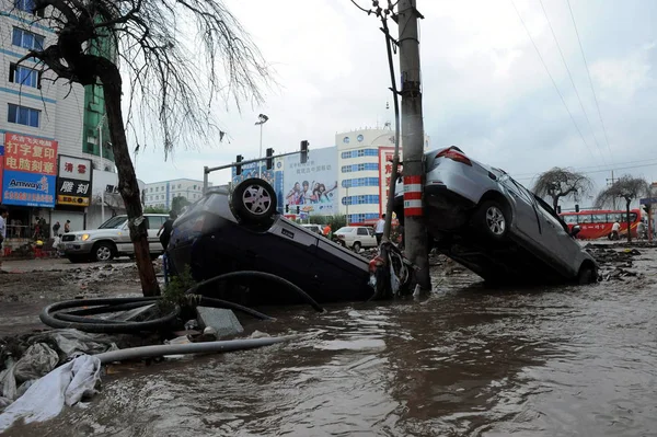 Vista Los Coches Volcados Por Inundación País Yongji Provincia Chinas — Foto de Stock