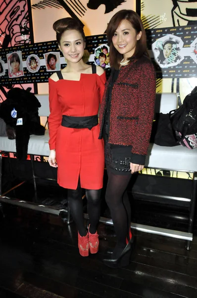 Die Sängerinnen Und Schauspielerinnen Charlene Choi Cheuk Yin Rechts Und — Stockfoto