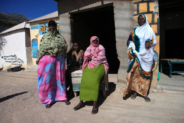 Somalijskich Kobiet Noszenie Szaty Pozować Zdjęć Garowe Puntland Państwa Somalia — Zdjęcie stockowe